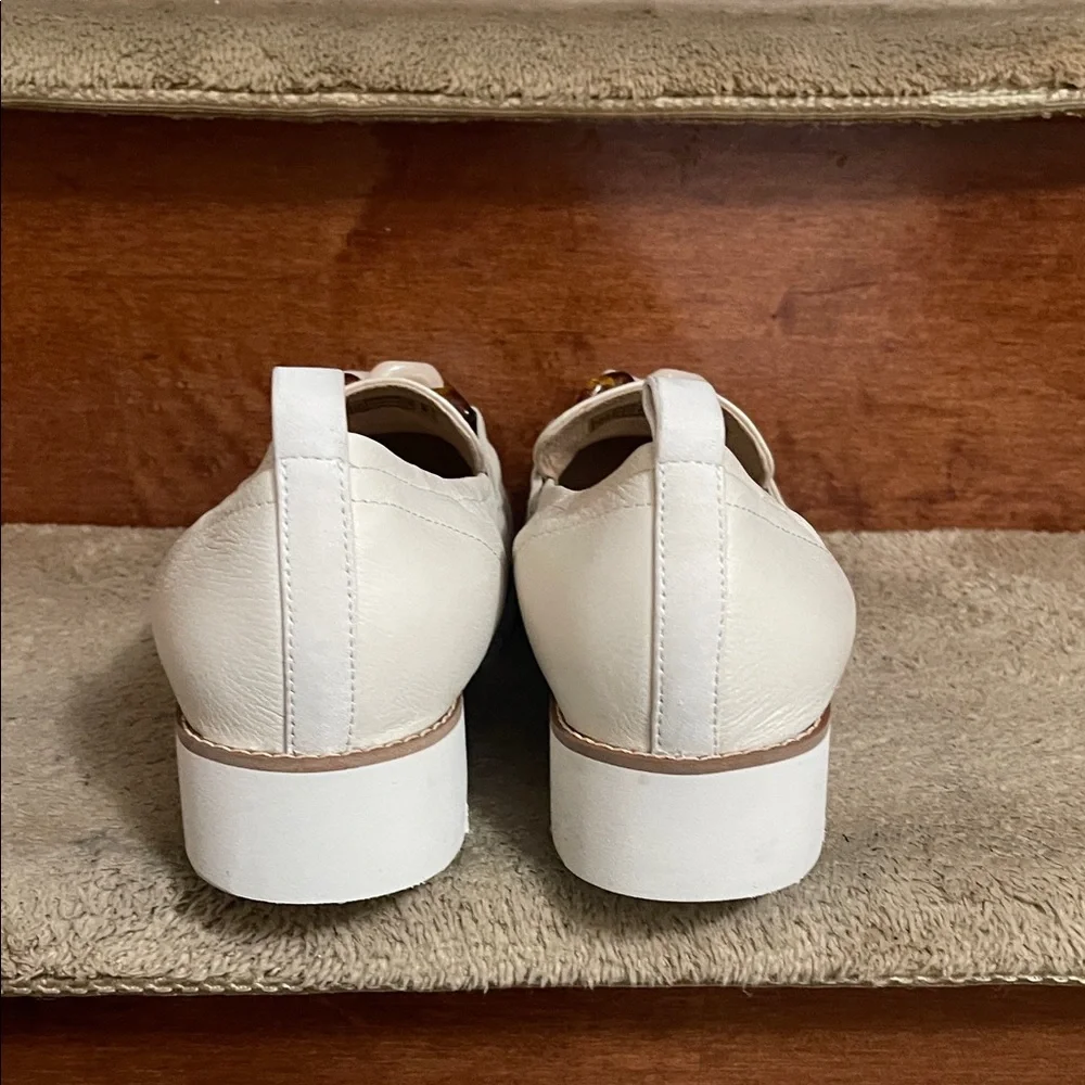 NWOT Vionic Cream Leather Loafers with Tortoise Chain - Picture 9 of 14